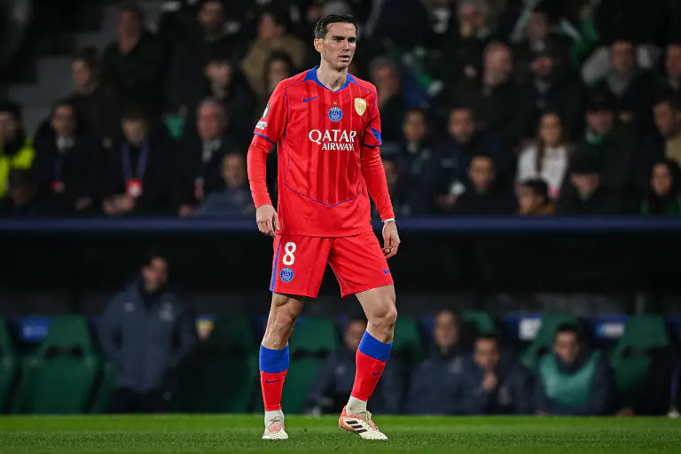 PSJ ispaniyalı futbolçu ilə yola davam edəcək