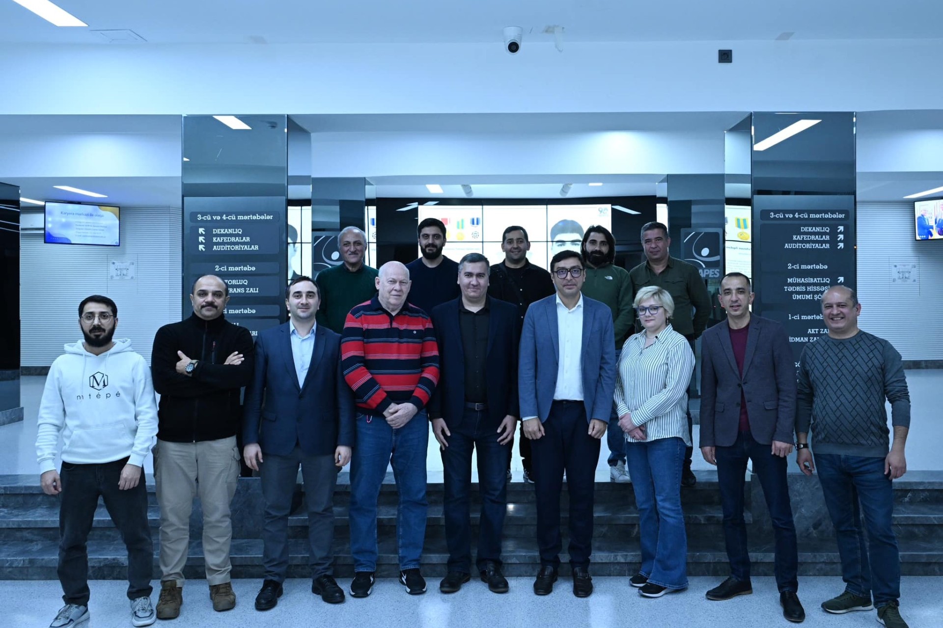 Fərid Qayıbov idman fotoqrafları ilə görüşüb