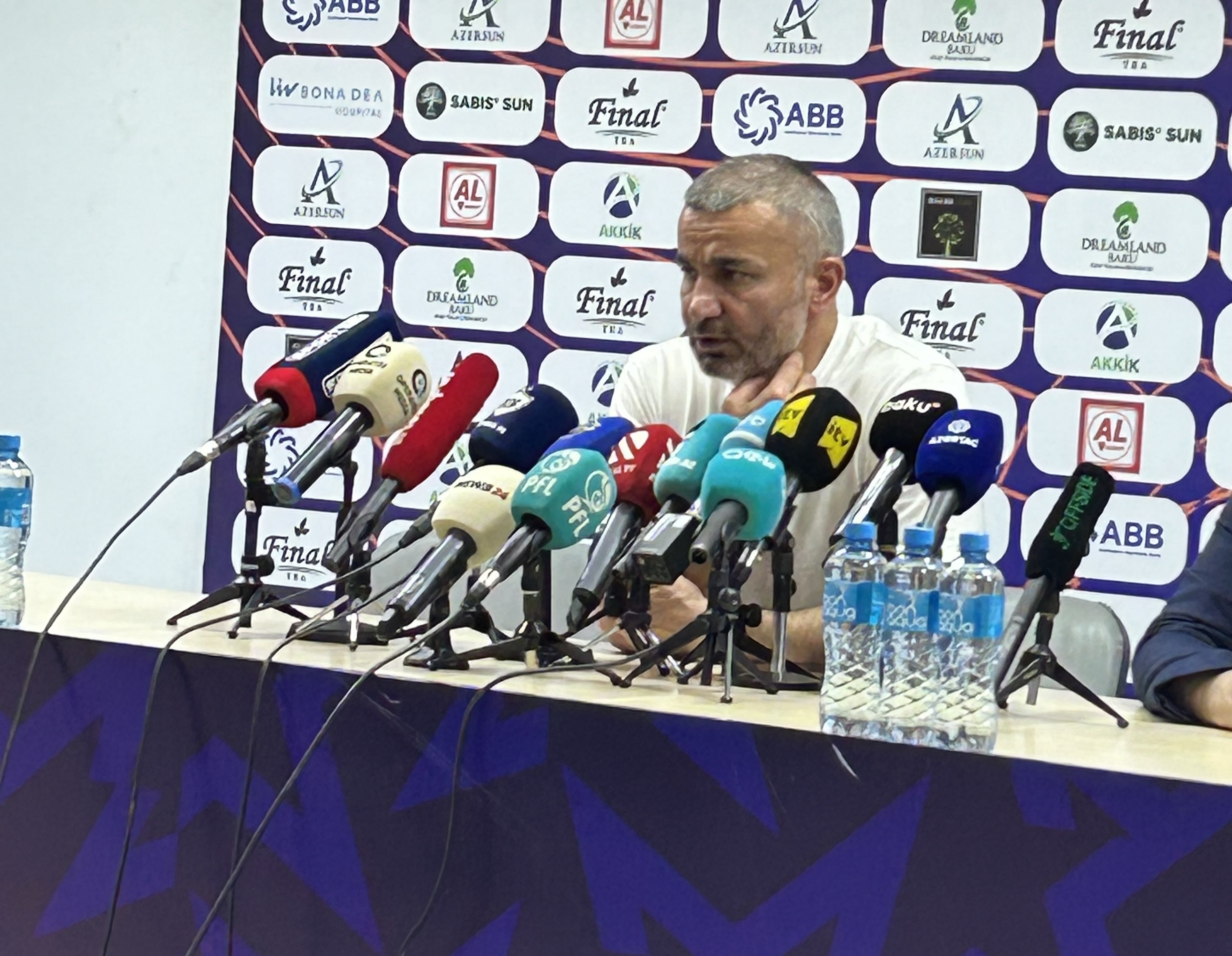 “Təki azarkeşlər zövq alsın, uduzsaq da, olar” – Qurban Qurbanov