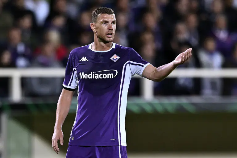 Almaniyanın məşhur klubu Edin Dzekoya müqavilə təklif edib