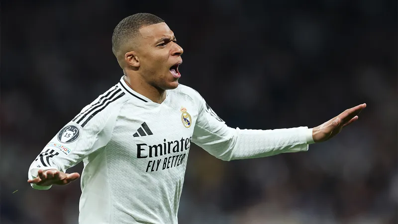Fransalı forvard Ronaldo və Nisterloyun rekordunu təkrarladı