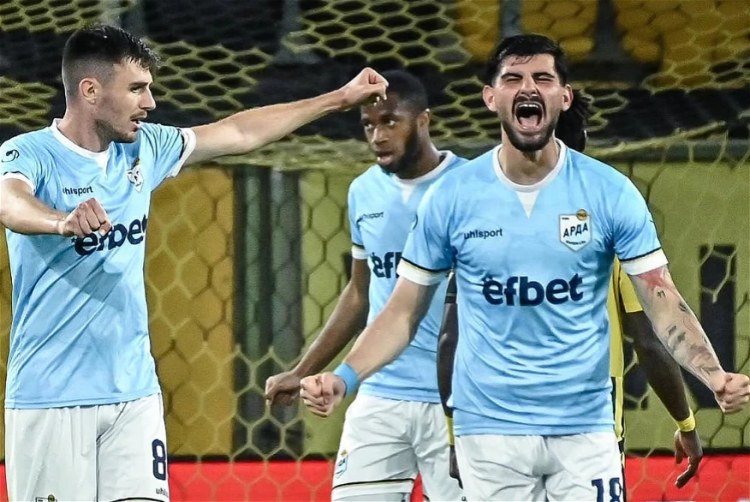 Millimizin futbolçusu qol vurdu, komandası darmadağına sevindi