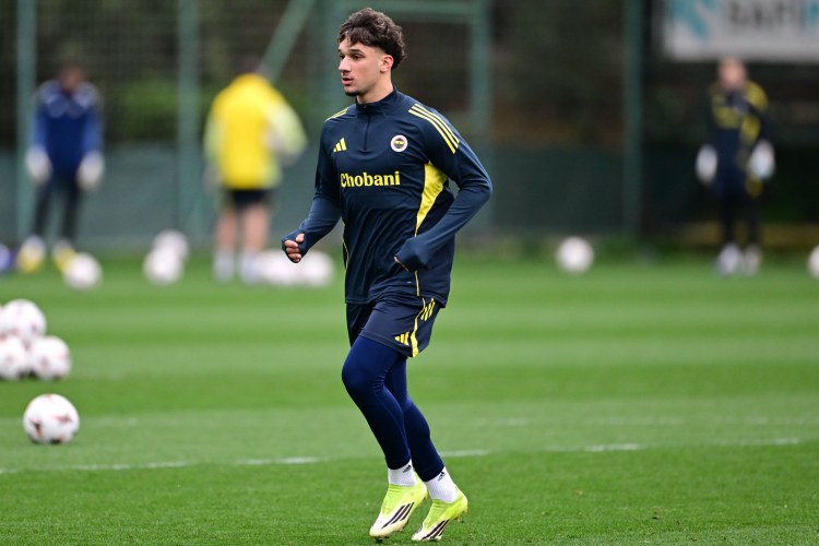 "Fənərbaxça" "Qalatasaray"dan hücumçu transfer etdi