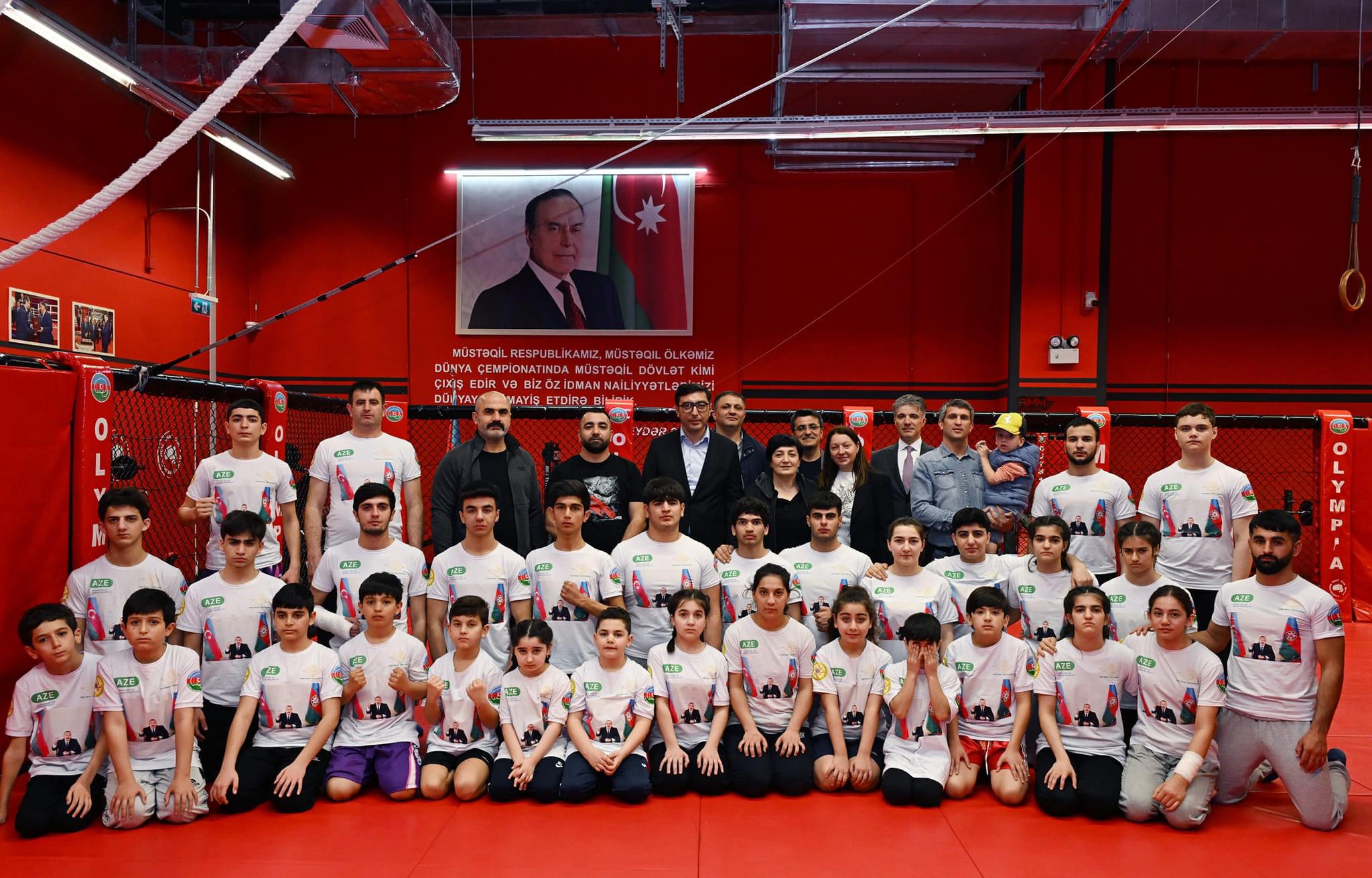 Fərid Qayıbov “Olimpiya” klubunun üzvləri ilə görüşdü