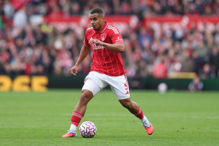 İki London klubu eyni müdafiəçini istəyir