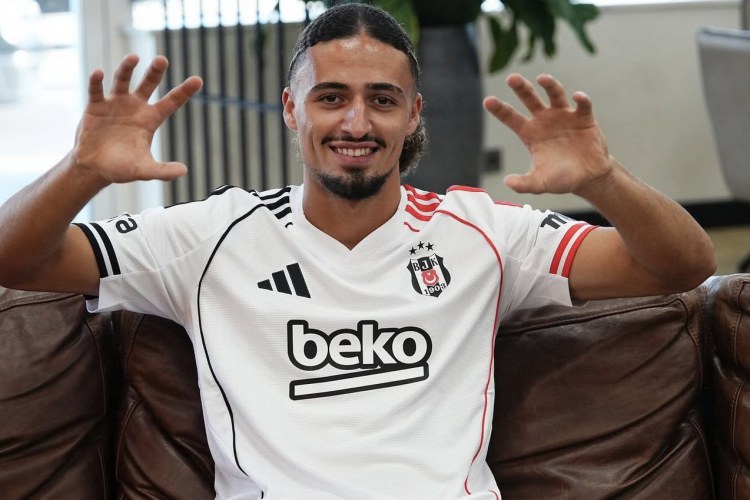 "Beşiktaş" müdafiəçisi ilə yollarını ayıracaq