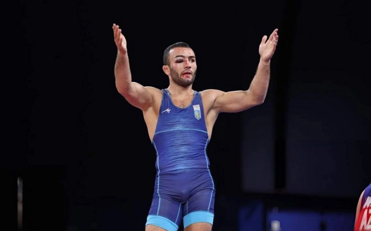 Ukrayna prezidenti azərbaycanlı idmançıya orden verib