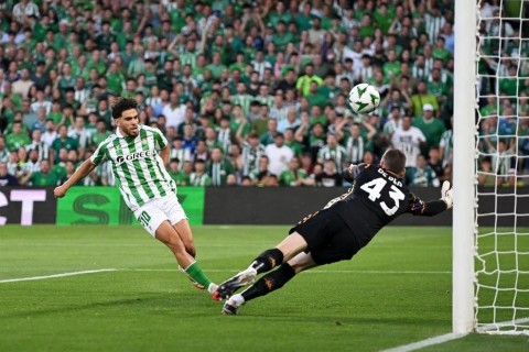 "Betis" evdə, "Çelsi" səfərdə sevindi