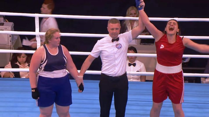 AÇ: Azərbaycanın qadın boksçusu finalda!