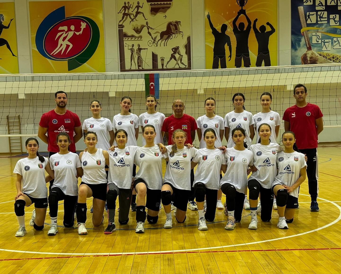 Yeniyetmə voleybolçular beynəlxalq turnirə Qaxda hazırlaşır