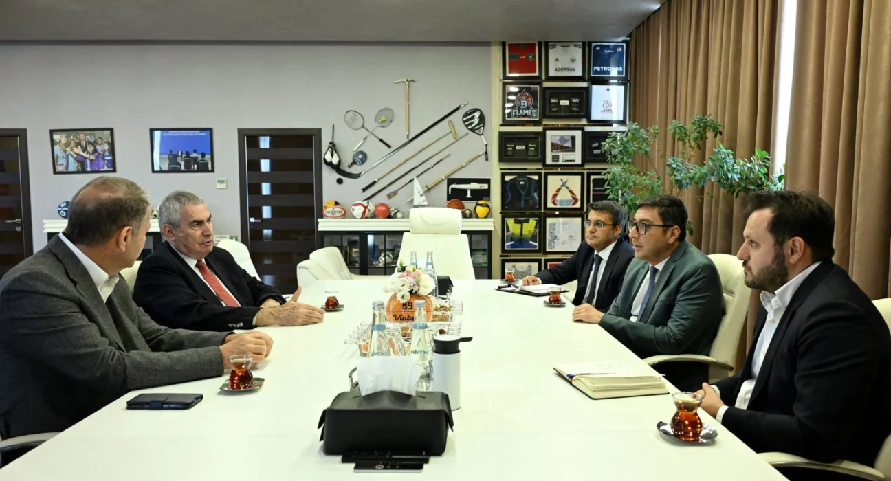 Fərid Qayıbov “SportAccord”un rəhbəri ilə görüşdü