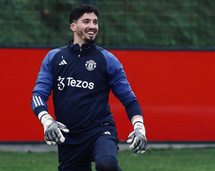 "Mançester Yunayted" türk qolkiperi transferə çıxarır