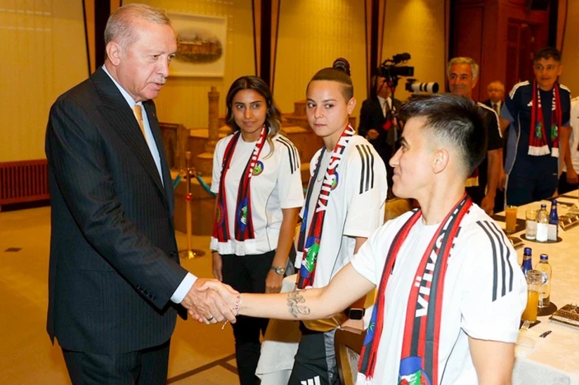 Millimizin futbolçuları Türkiyə Prezidenti ilə görüşdülər