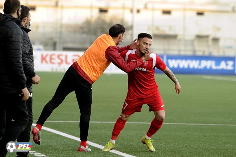 Rəhman Hacıyev Sezarla birgə oynayanda onun kölgəsində qaldığını saymır: "Mənim üçün önəmli olduğundan ora qalxmaq üçün canımı qoyaram"