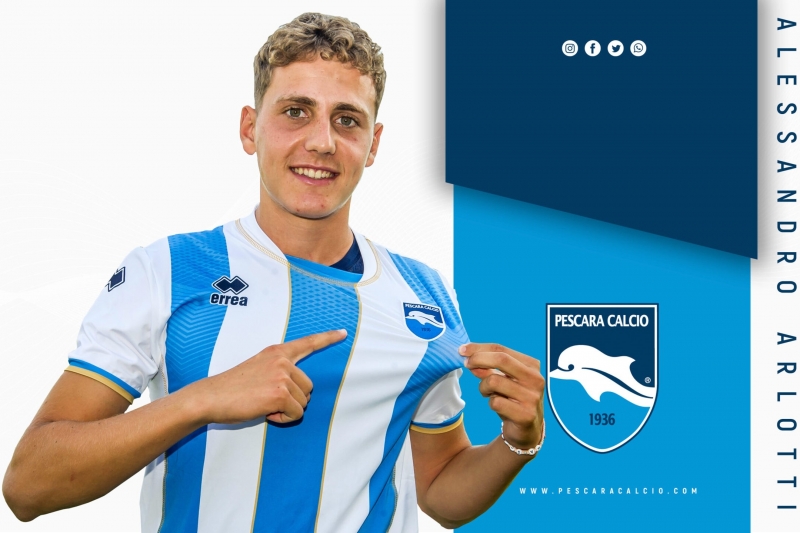 Universitetə qəbul olundu, peşəkar futboldan getdi