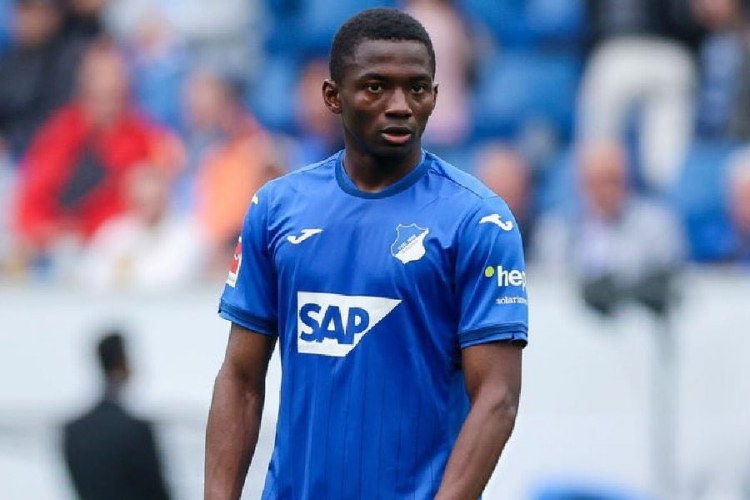 20 yaşlı vinger Avropa nəhənglərinin hədəfində