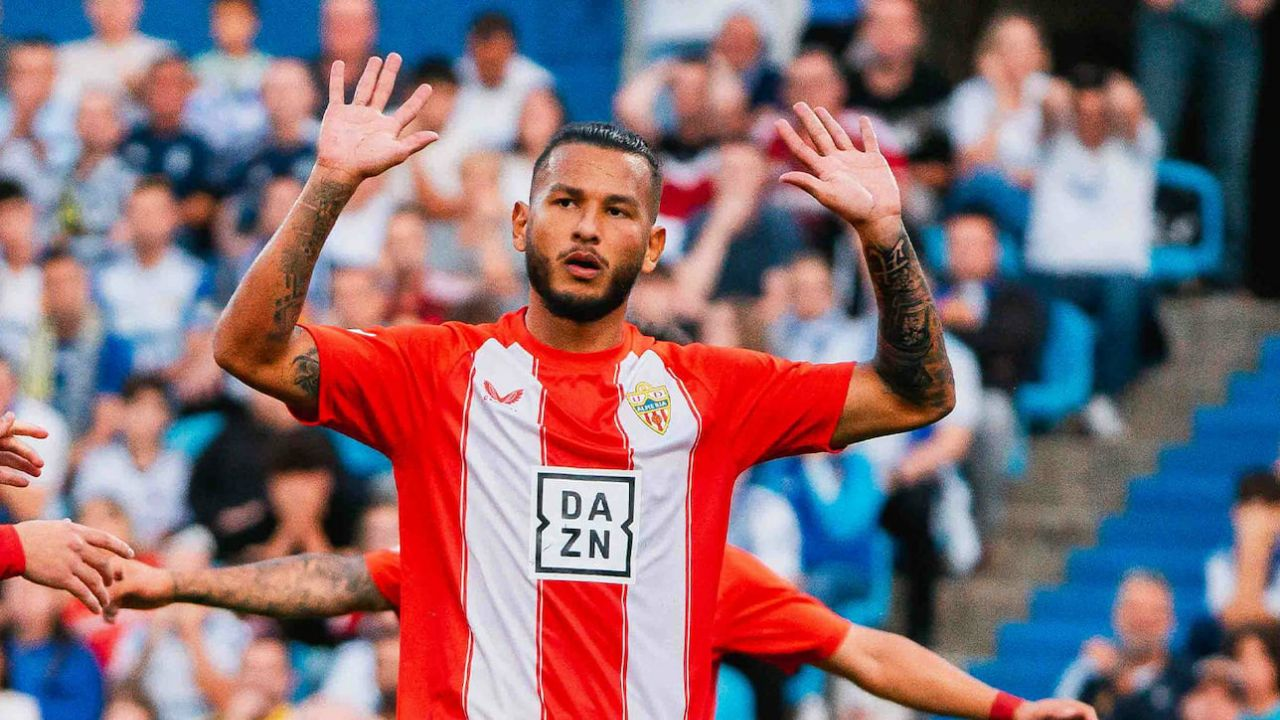 Portuqaliya nəhəngi Luis Suaresi "rənglərinə bağladı"