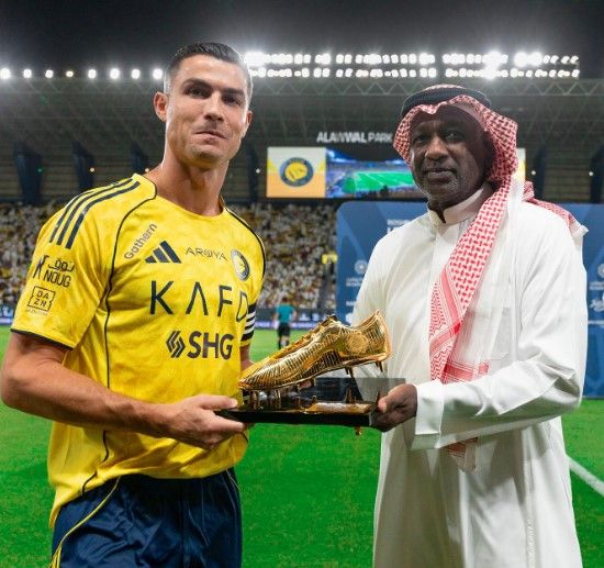 Ronaldoya “Qızıl buts”u verdilər