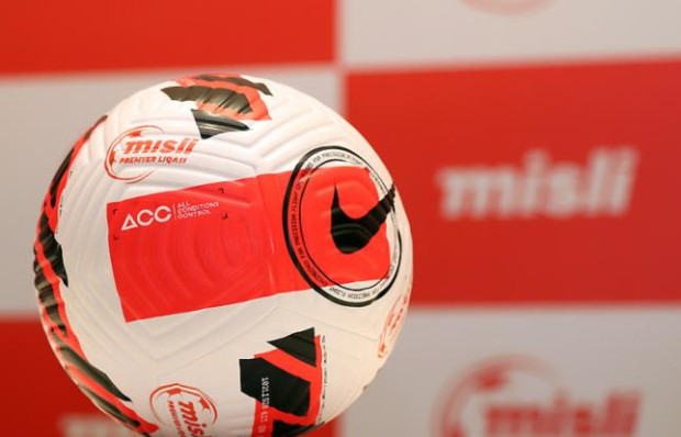 İlin ilk oyununda kim sevinəcək?