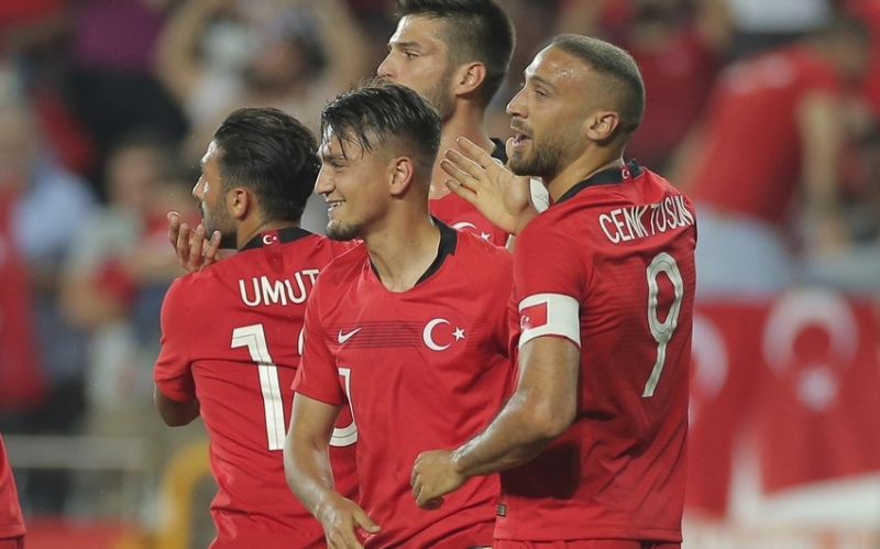 Türkiyə millisinin futbolçuları azərbaycanlı azarkeşlərdən dəstək istədi - VİDEO