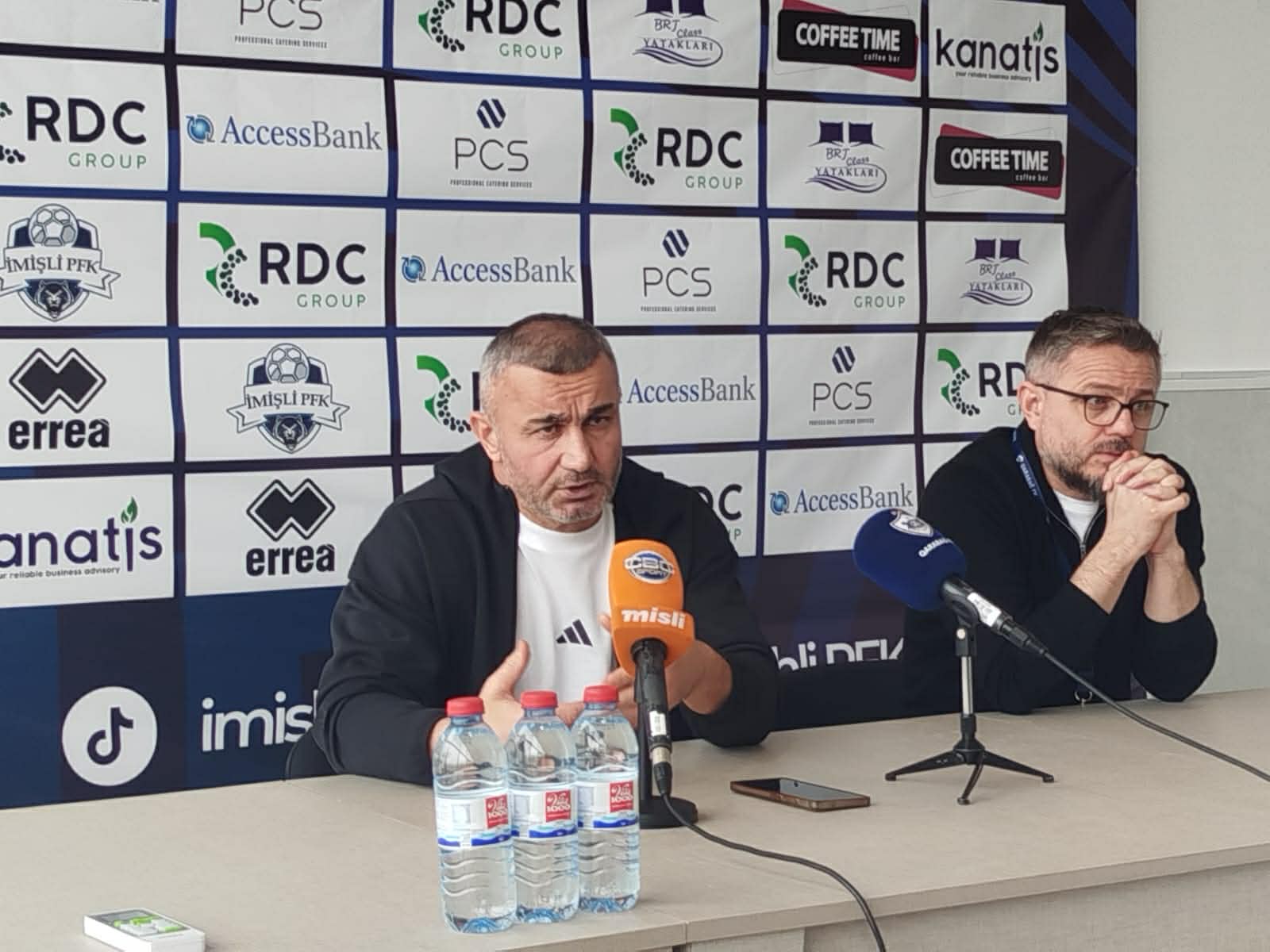 Qurban Qurbanov: “Belə meydançada oynamağa necə icazə verilə bilər?”