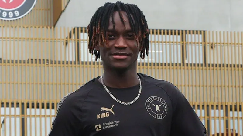 Danimarka klubunun yarımmüdafiəçisi bıçaqlanıb