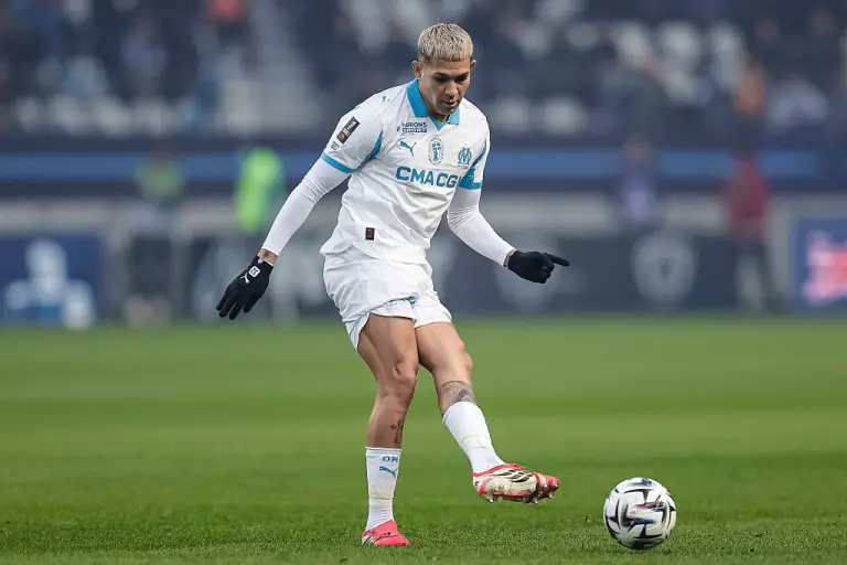 "Bayer" Argentina millisinin müdafiəçisini transfer etdi