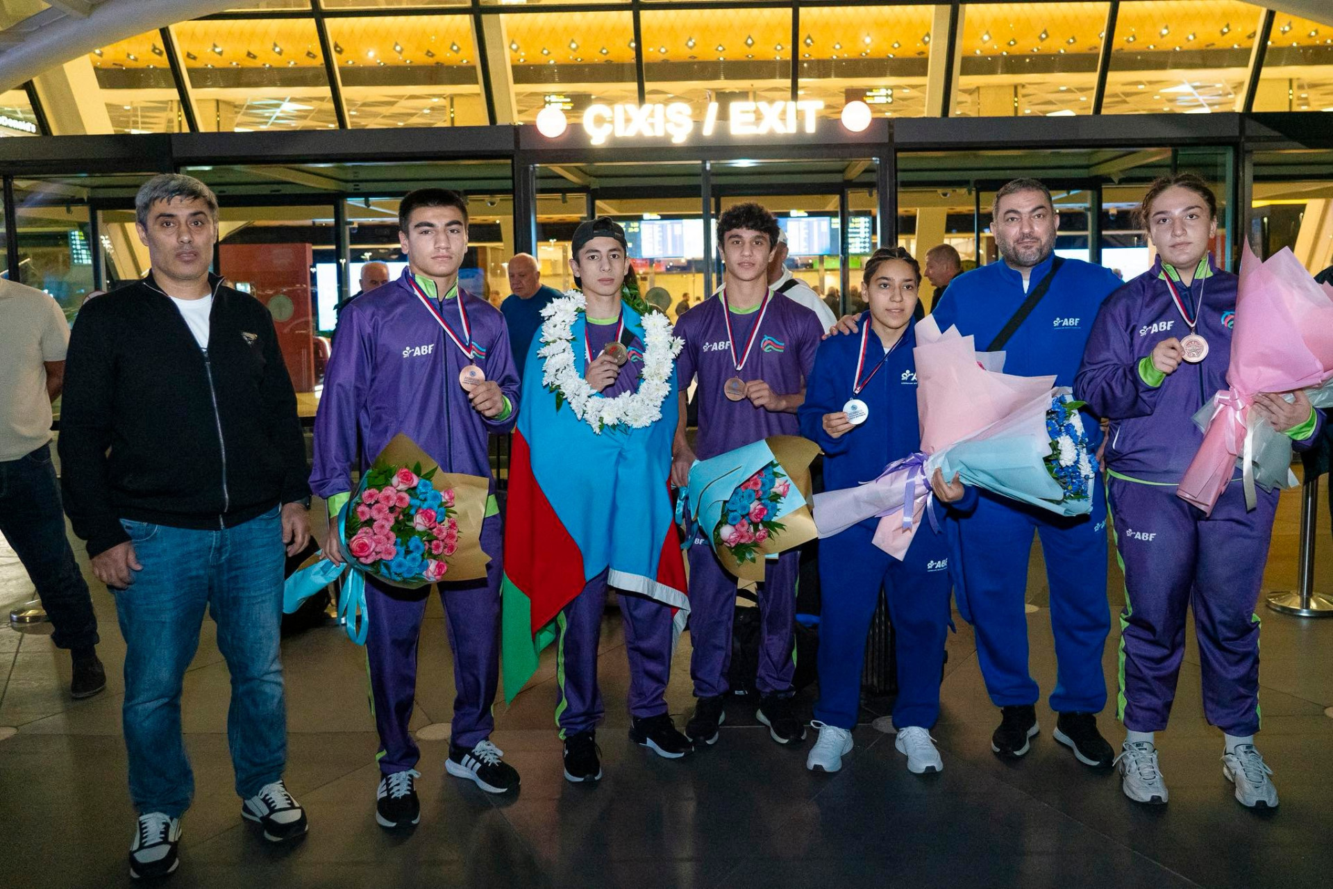 Avropa çempionatında uğur qazanan gənc boksçularımız Vətənə qayıdıblar