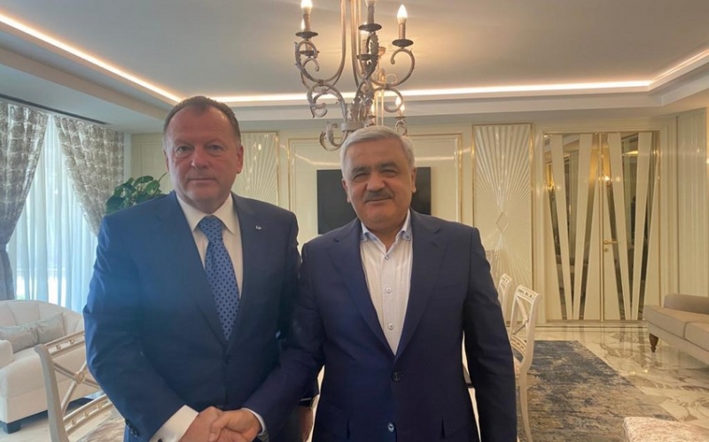 Rövnəq Abdullayev İJF prezidenti ilə görüşüb