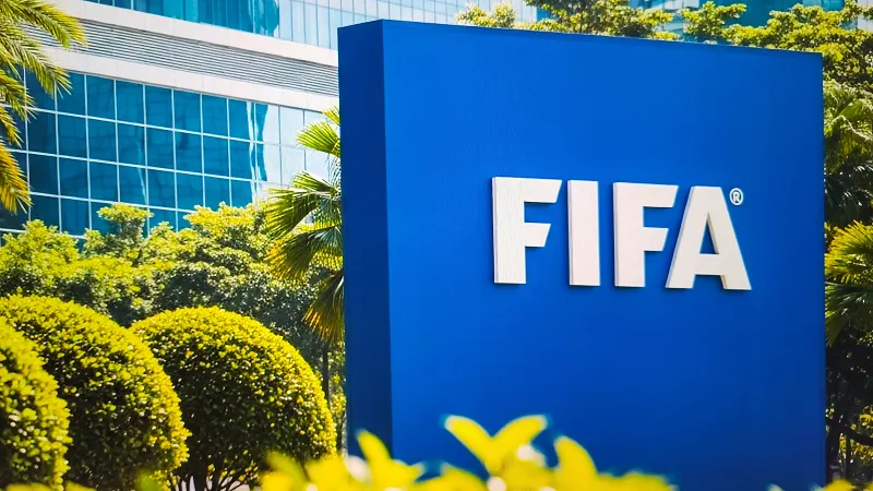 FİFA rəhbərliyi UEFA rəsmilərini qarayaxma kampaniyası aparamaqda ittiham etdi