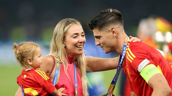 Avropa çempionu ailəsindən ayrılıb