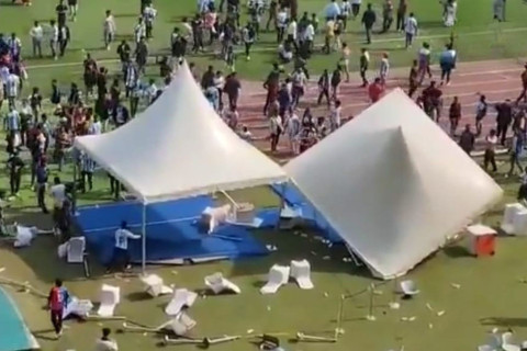 Hindistan polisi Messiyə görə toplaşan fanatlara güc tətbiq edib