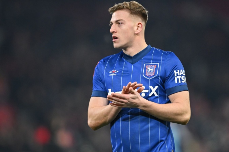 “Mançester Yunayted”in maraqlandığı futbolçu London klubuna keçməyə yaxındır