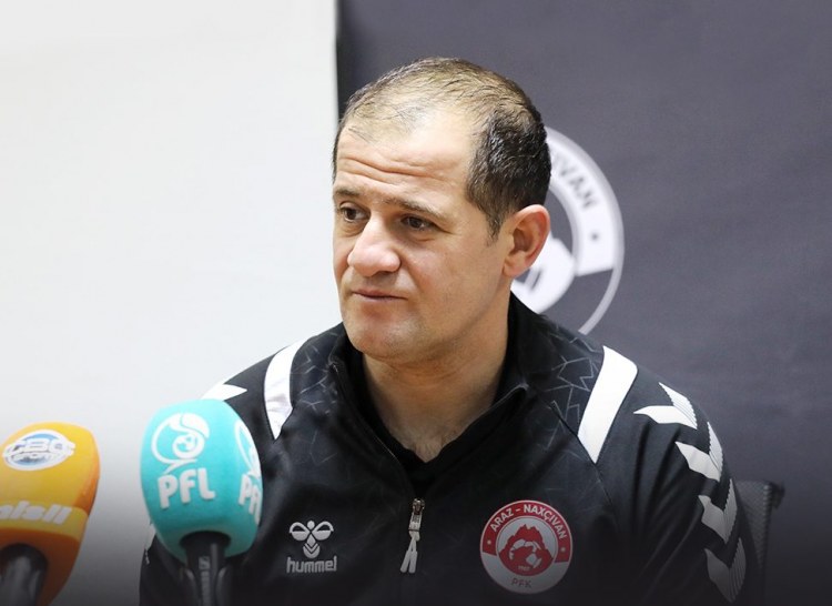 Elmar Baxşıyev: "Gənc futbolçuları yoldan çıxarmaq asandır"