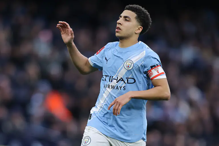 Gənc müdafiəçi "Mançester Siti"dəki durumundan narazıdır