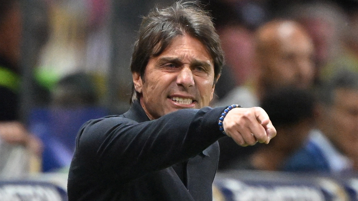 Antonio Konte İtaliyada mövsümün məşqçisi seçilib