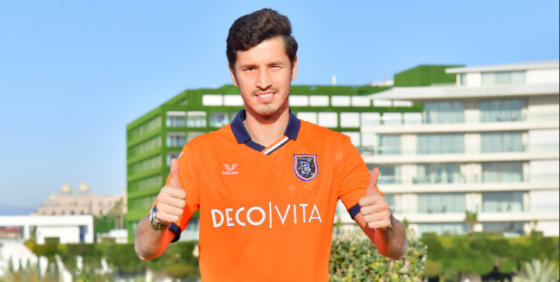 “Beşiktaş”ın futbolçusu rəsmən “Başakşəhər”də