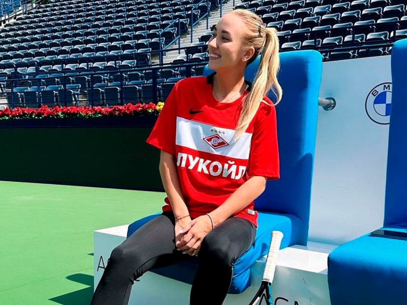 Korta "Spartak" forması ilə çıxan tennisçiyə xəbərdarlıq edilib