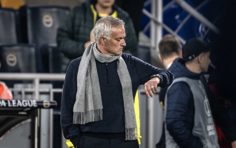 Mourinyo "Fənərbaxça"dan ayrılıb İngiltərəyə qayıdır?