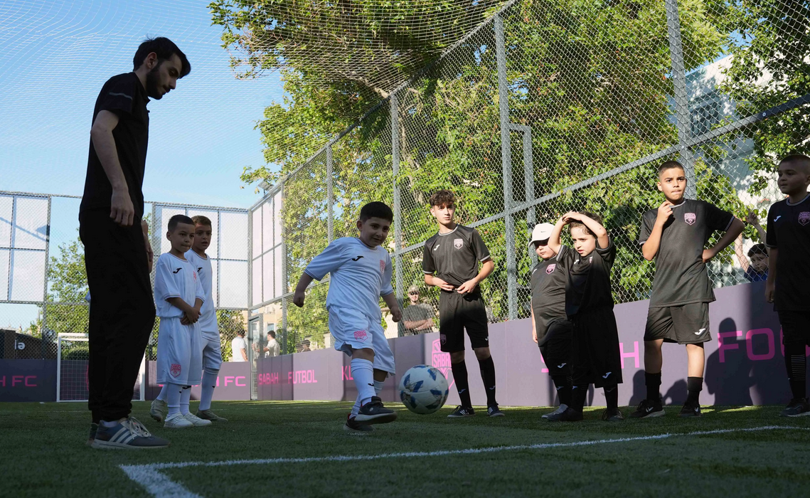 İçərişəhərdə futbol meydançasının açılışı oldu – VİDEO