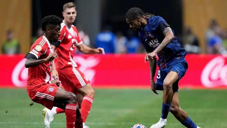 KDÇ: PSJ "Bavariya"nı məğlub edərək yarımfinala yüksəldi