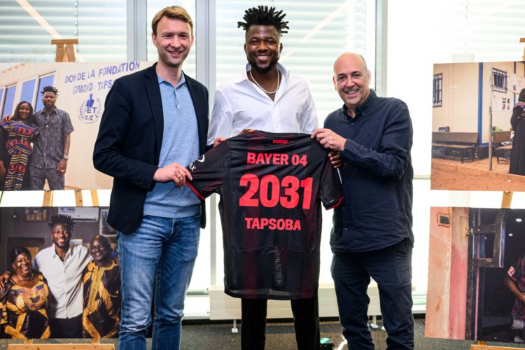 "Bayer" müdafiəçisi ilə yeni müqavilə imzaladı - RƏSMİ