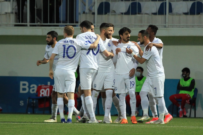 Cəzalı 10 futbolçu, 2 məşqçi - yarısı bir komandadadı 