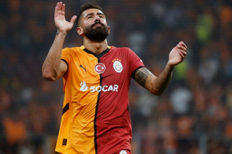 "Qalatasaray"ı İstanbulun digər klubuna dəyişdi
