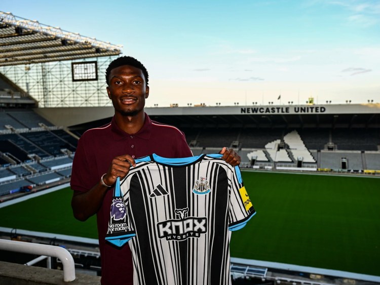 "Nyukasl"dan 35 milyon avroluq transfer