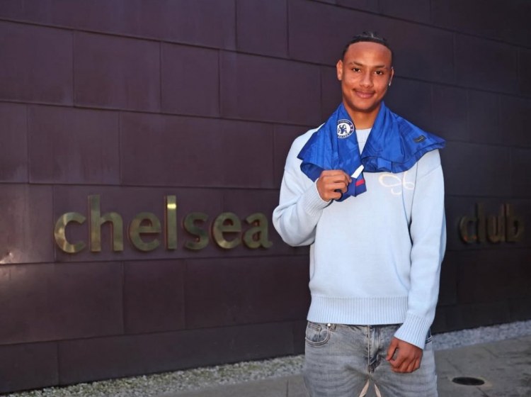 Tanınmış futbolçunun oğlu "Çelsi" ilə müqavilə imzaladı
