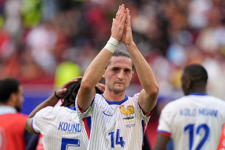 Futbolçunun anası "Barselona"dan 10 milyon avro istəyir