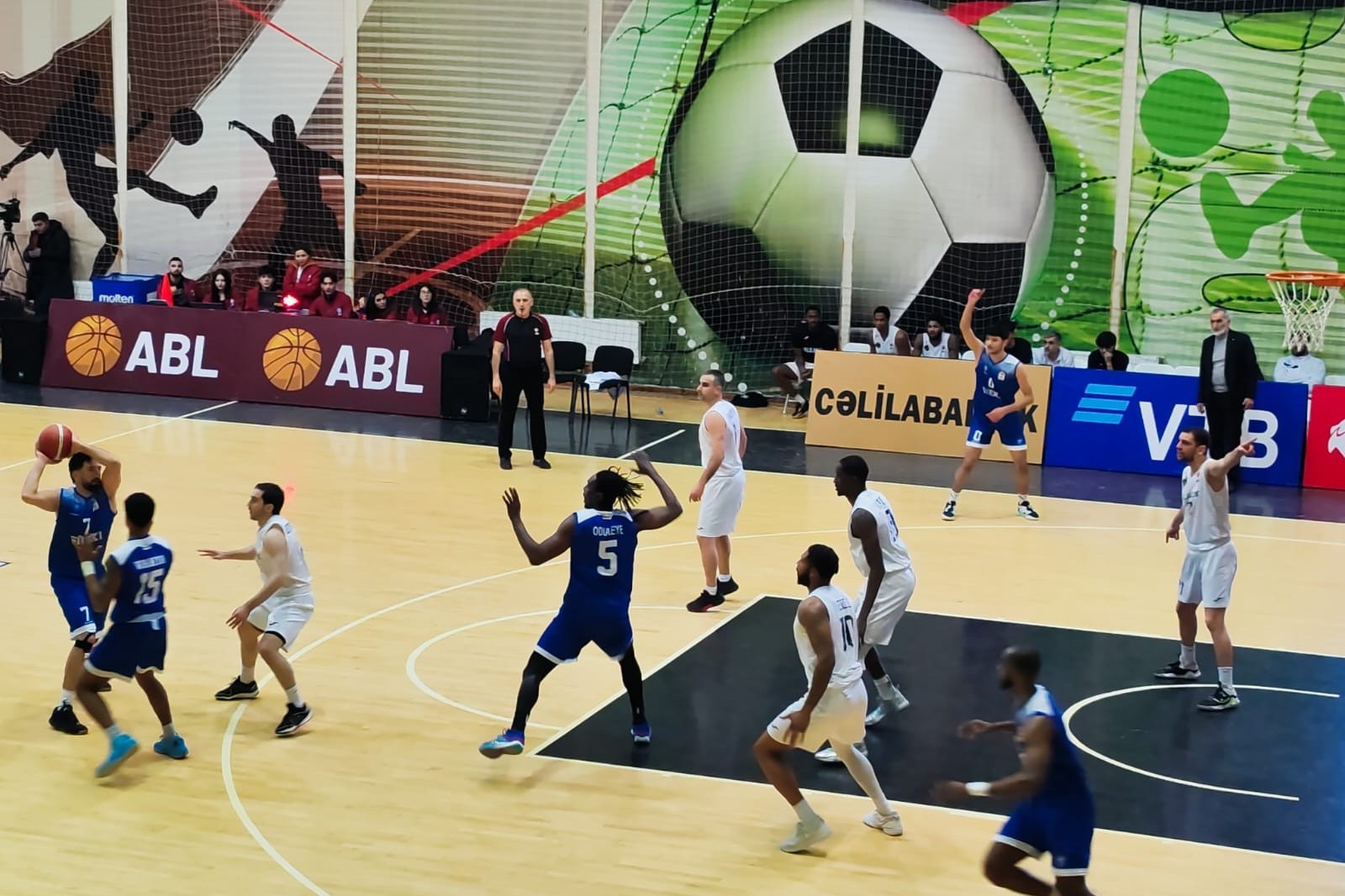 Autsayder məğlub oldu