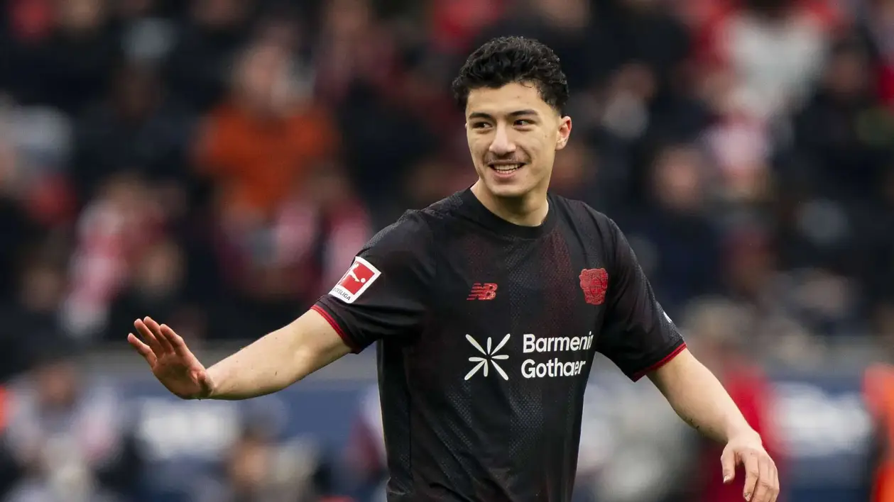 PSJ 20 yaşlı əlcəzairli futbolçuya ciddi maraq göstərir