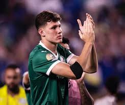 Avropanın üç nəhəngi 19 yaşlı müdafiəçini “qaralayıb”